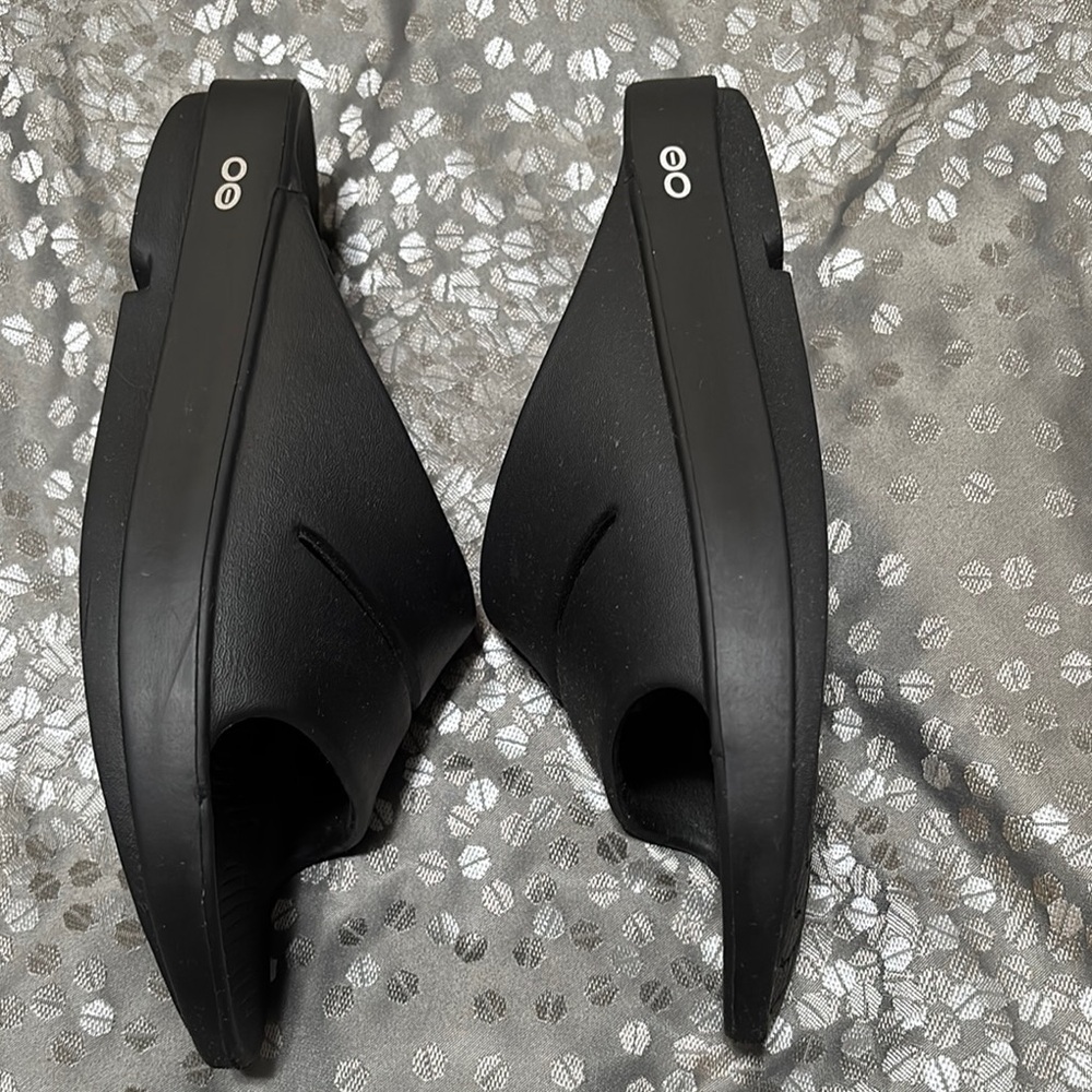 OOFOS Black Slide Sandals
